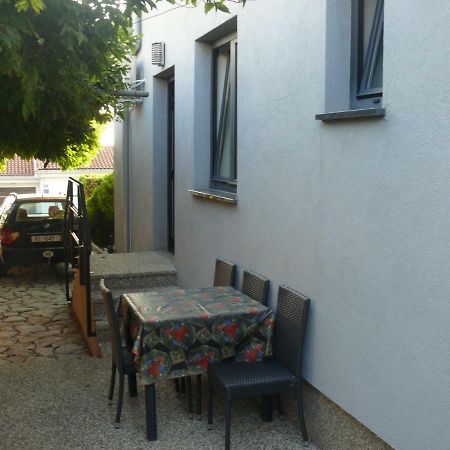 Apartment Branimir Omišalj Kültér fotó