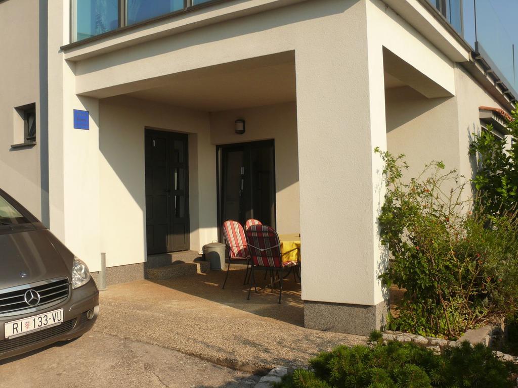 Apartment Branimir Omišalj Kültér fotó
