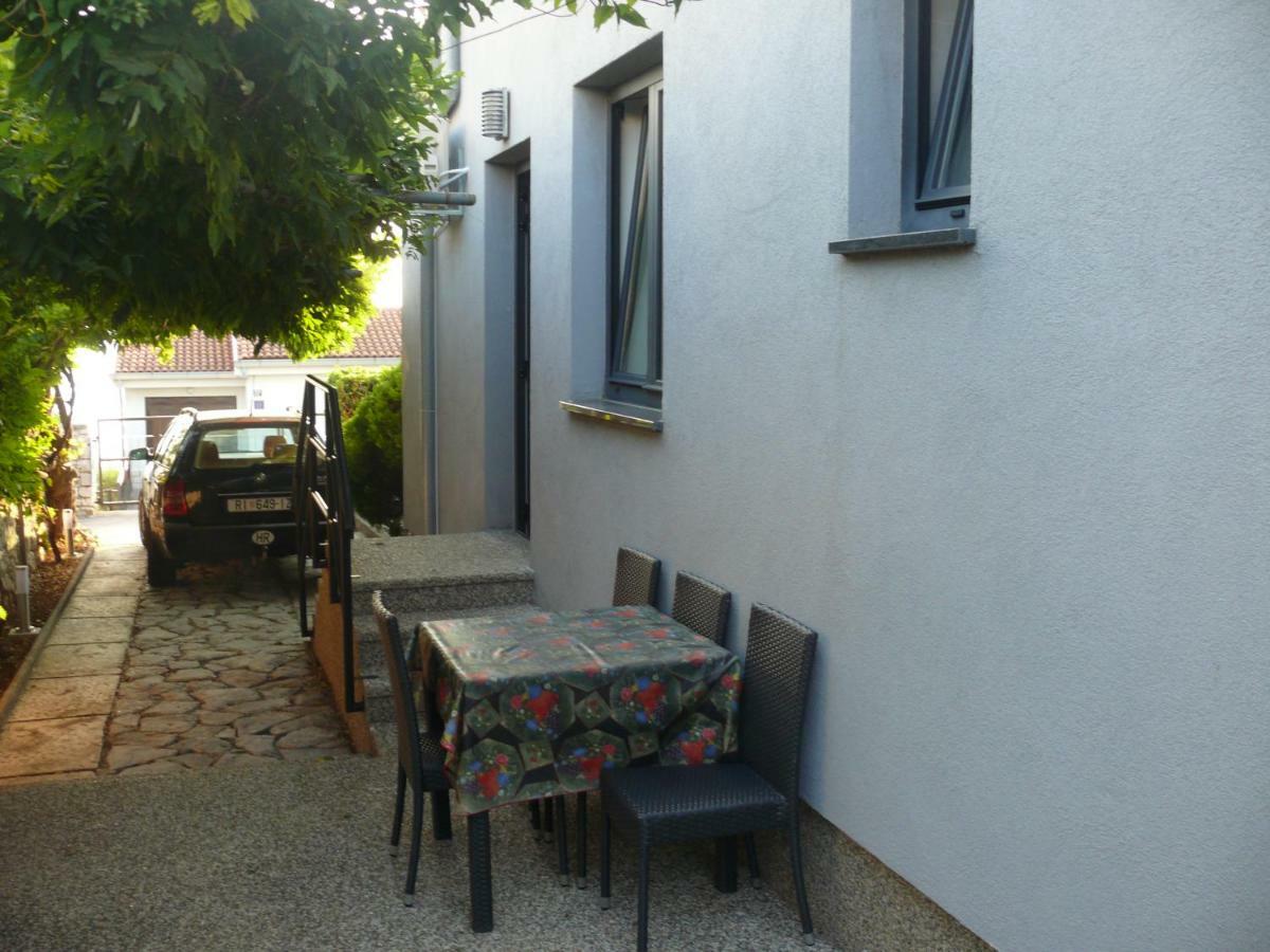 Apartment Branimir Omišalj Kültér fotó